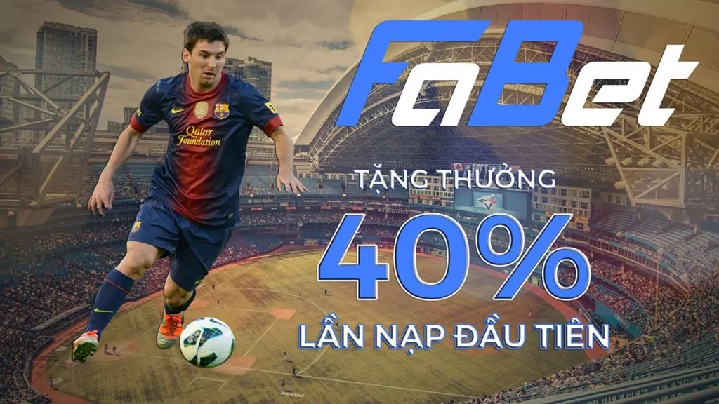 Sân tennis với vận động viên đang giao bóng